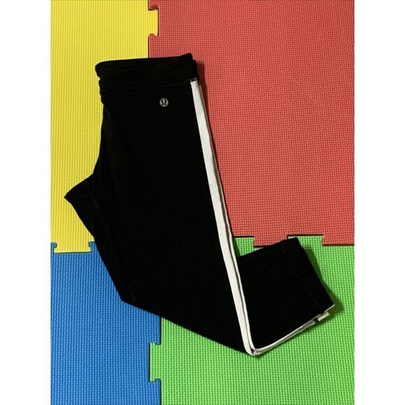 Lululemon Strike Legging Tight Low Rise In Black/White Size 4 workout athletic - Picture 1 of 8